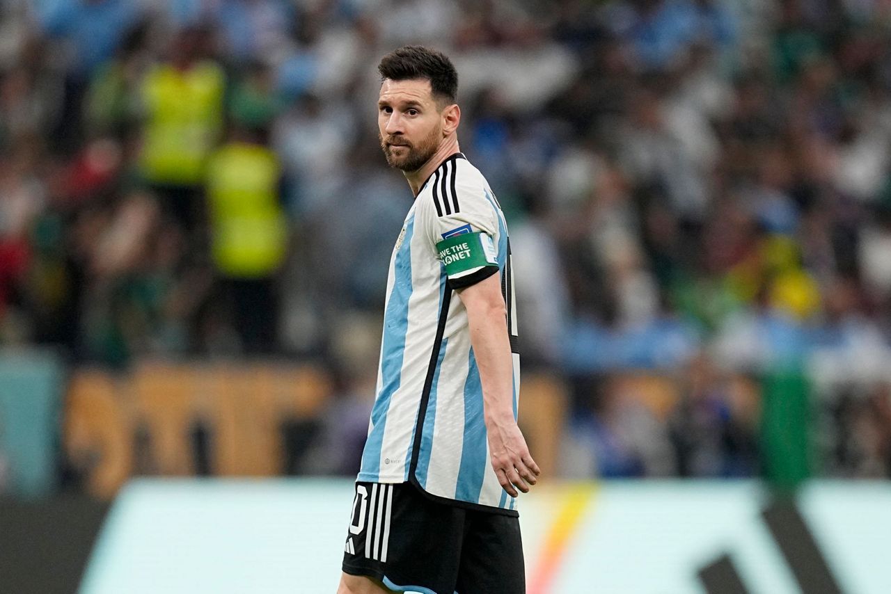 Messi Leads Argentina To 2 0 Win Over Mexico At World Cup 