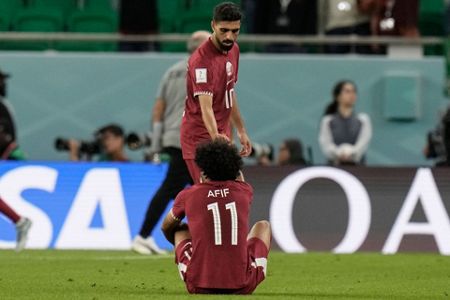 Qatar lose 3-1 to Senegal, host nearing World Cup exit