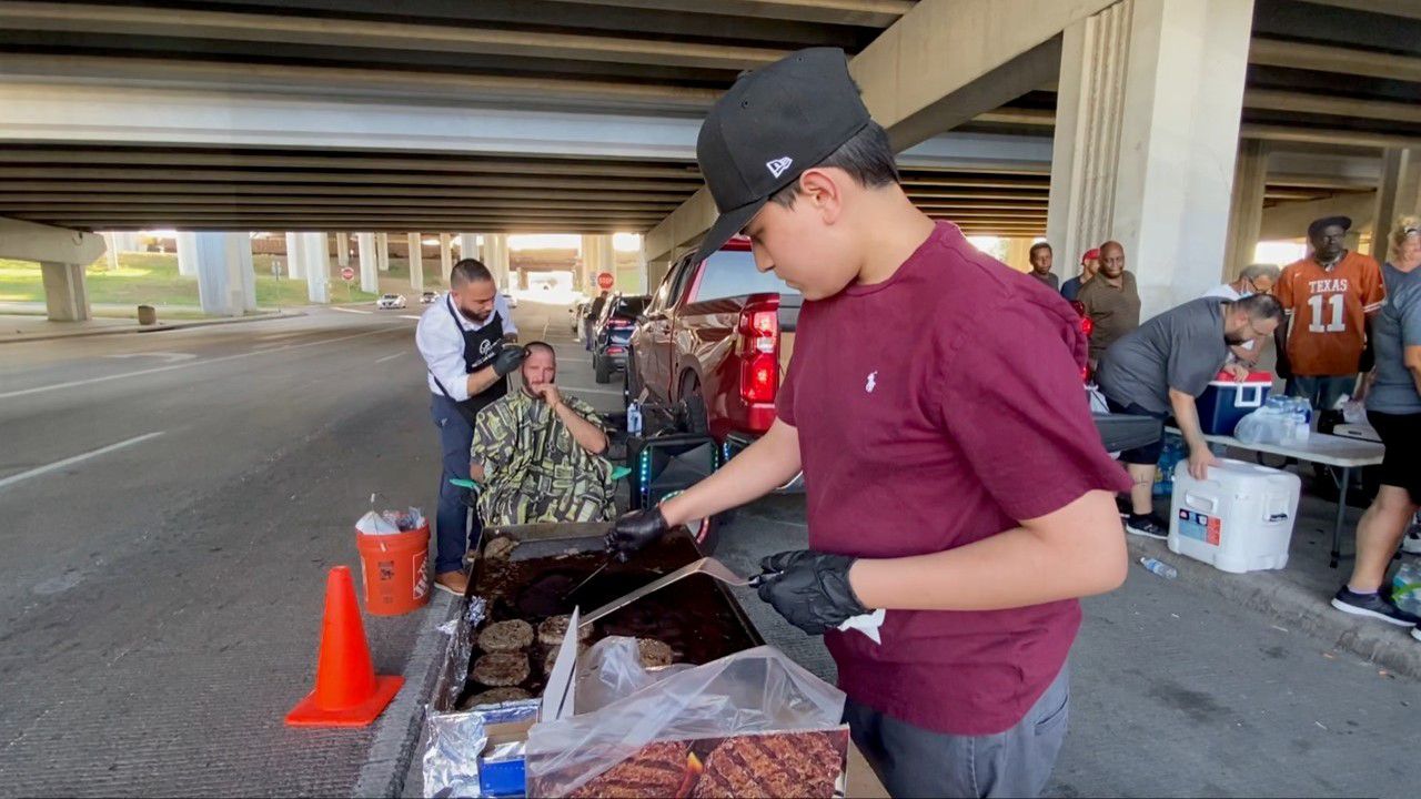 An El Paso Man's Helping Out the Homeless 1 Haircut at a Time