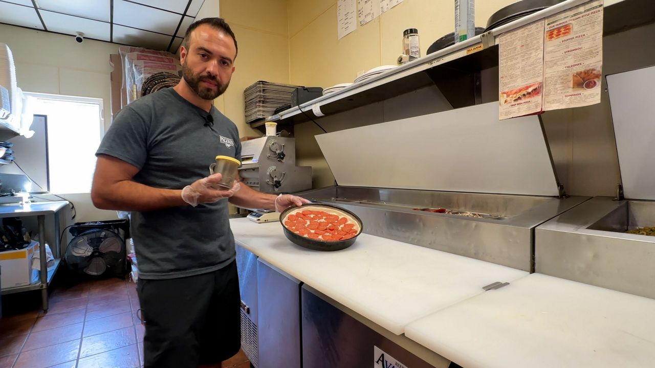 Pizza shop owner accepts gift cards from failed restaurant