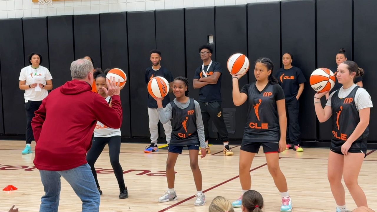 Cleveland WNBA holds community clinic
