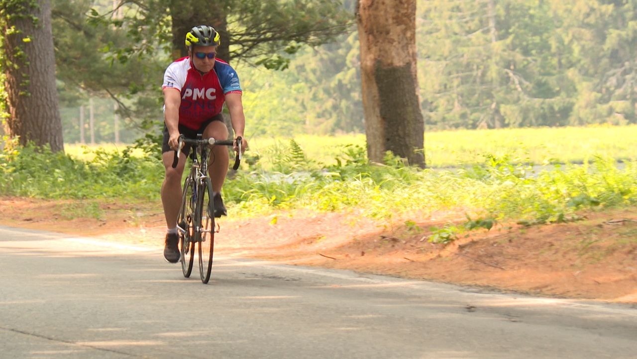 Richard Carr training ahead of the 2025 Pan-Mass Challenge. (Spectrum News 1/Cam Jandrow)