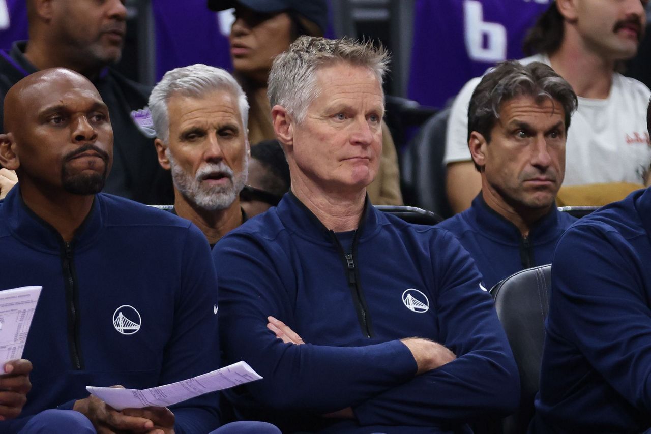Steve Kerr agrees to a two-year deal to continue coaching the Warriors ...