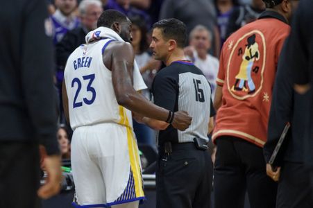 Draymond Green ejected after stomping on Domantas Sabonis' chest; Kings go  up 2-0 on Warriors