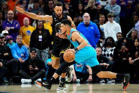 Warriors' Steph Curry frustrated with play ahead of game vs. Suns