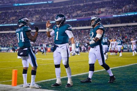 Jalen Hurts has 3 TDs, Eagles come back to beat Washington