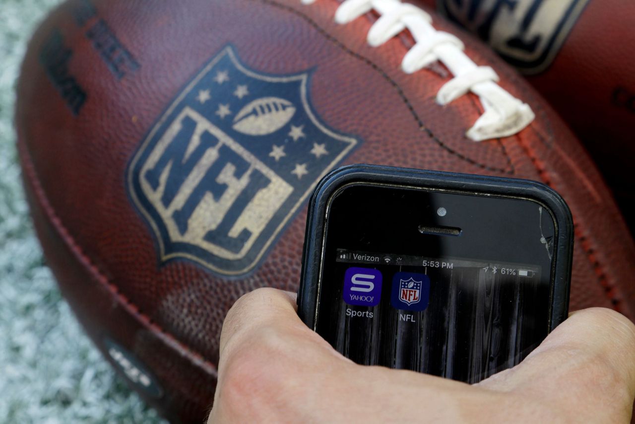 A Major Win: Uh Football Fans Rejoice! Free Cable Tv Coverage! - 1sldi7c
