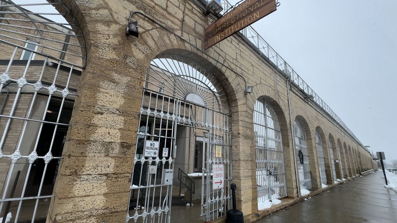 Charges against warden and guards at Wisconsin prison