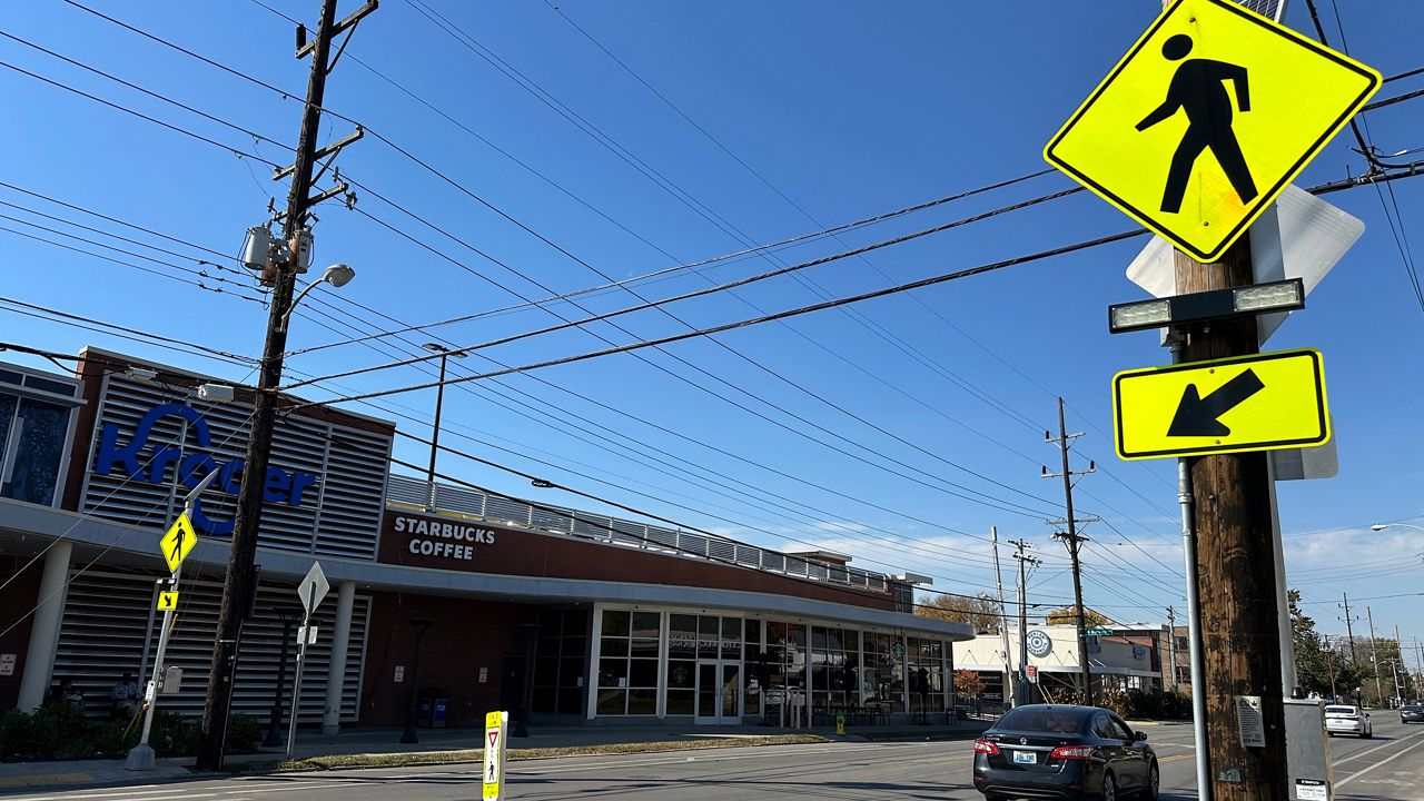 App Waze alerting Lexington drivers of crosswalks, schools