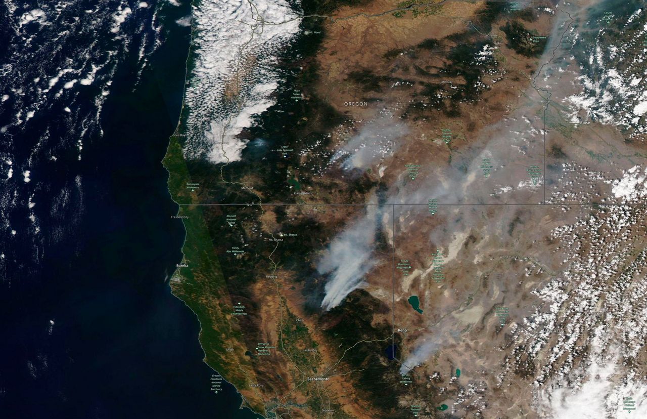 Western wildfires: Crews make progress on huge Oregon blaze