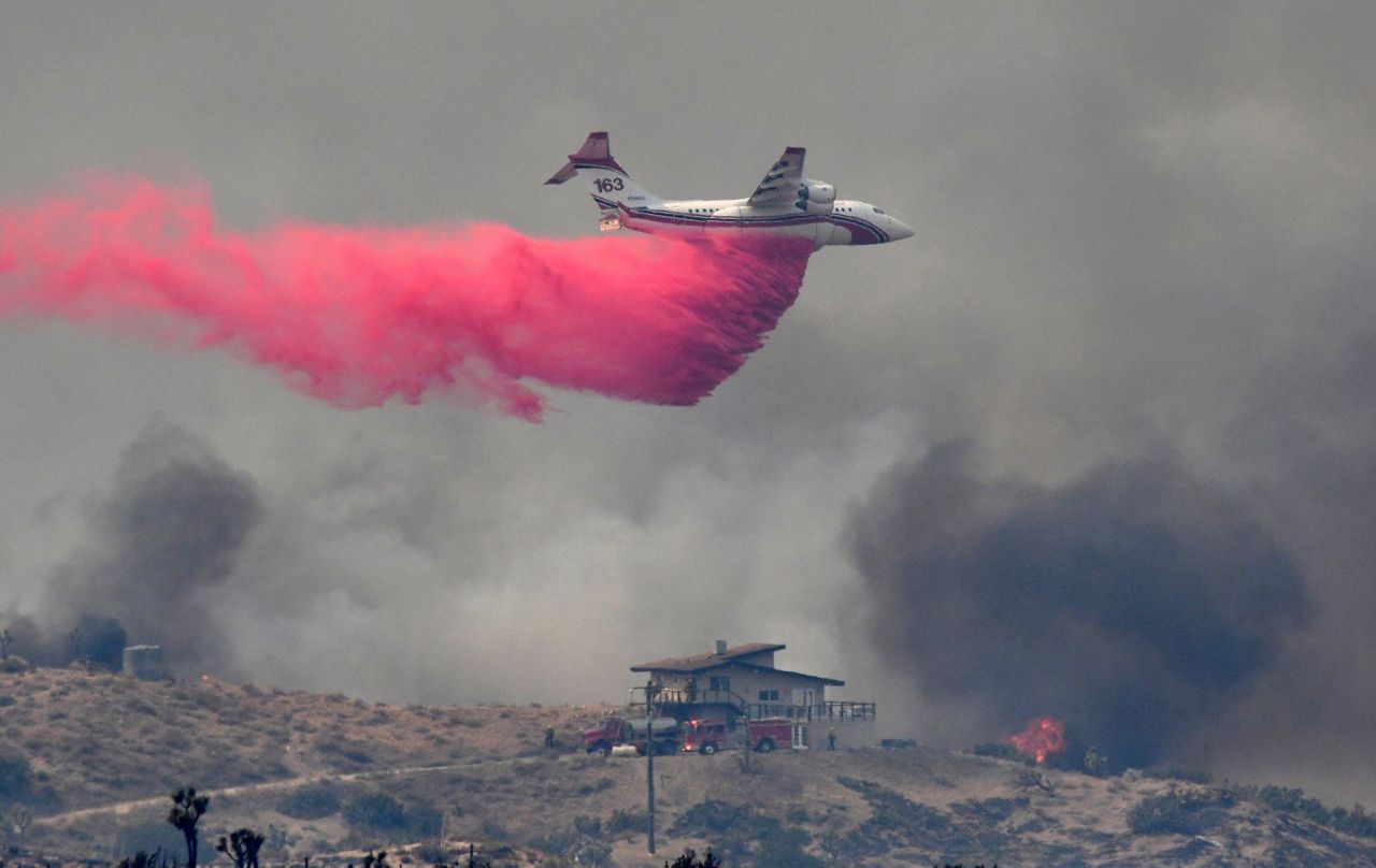 Desert homes threatened by enormous California wildfire