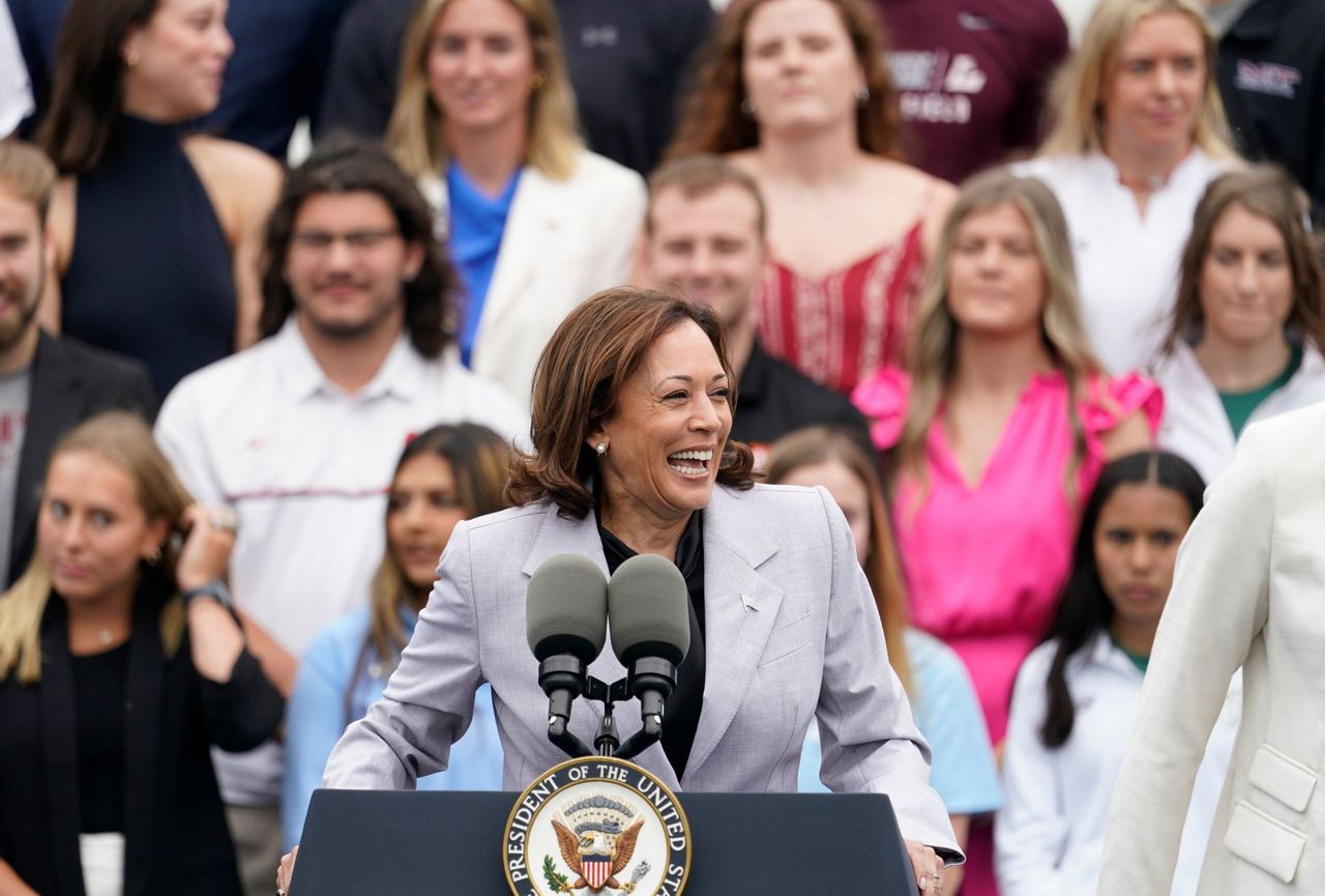 White_House_College_Athletes_74904