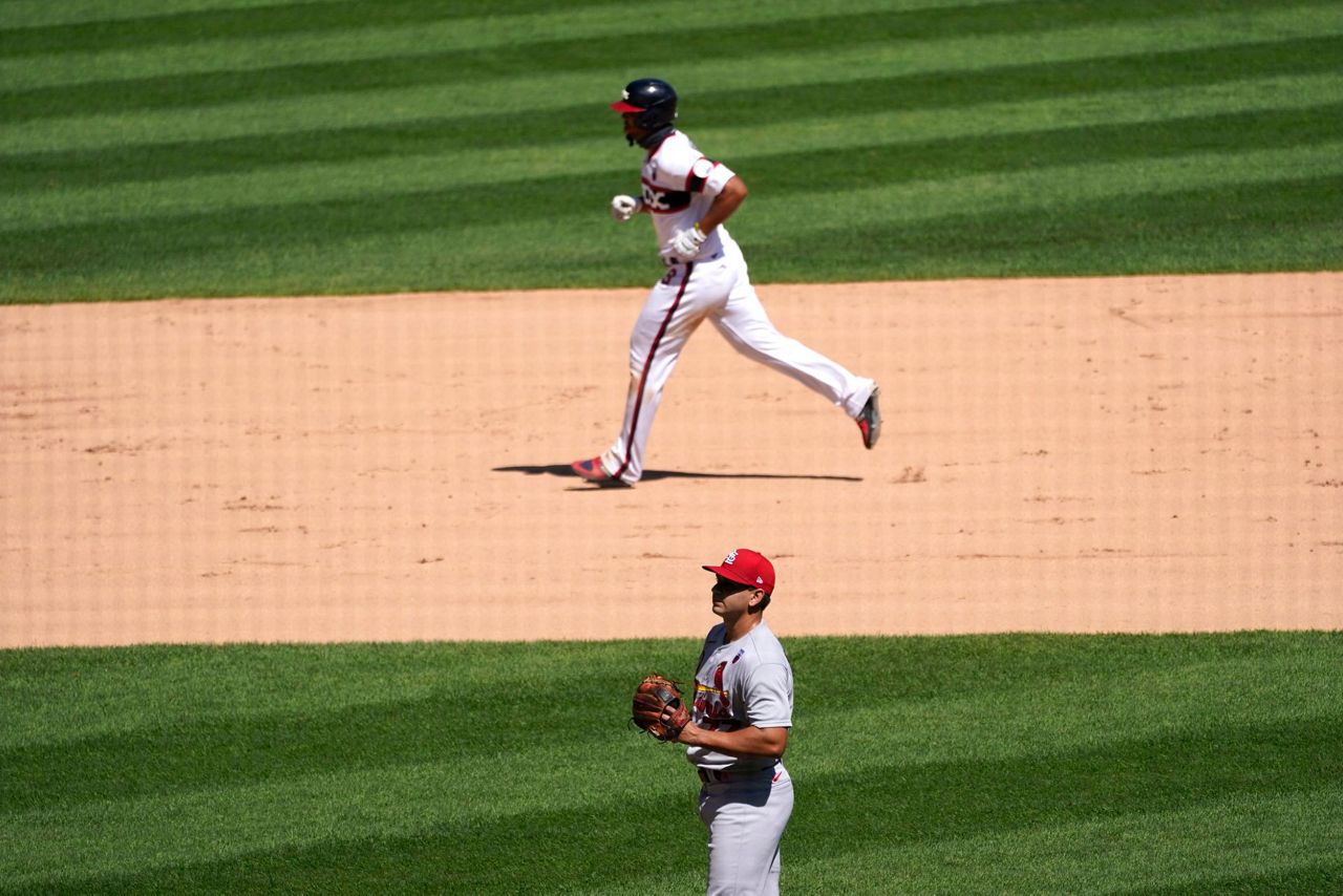 White Sox hit 4 straight HRs vs Cardinals reliever in debut