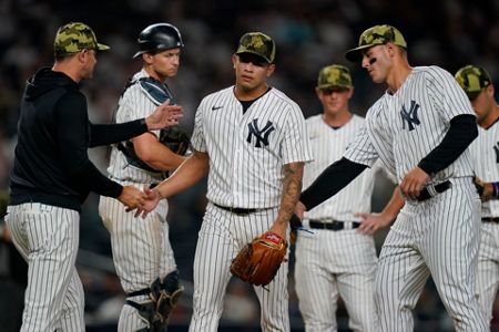 Yankees place Josh Donaldson, Jonathan Loaisiga on IL