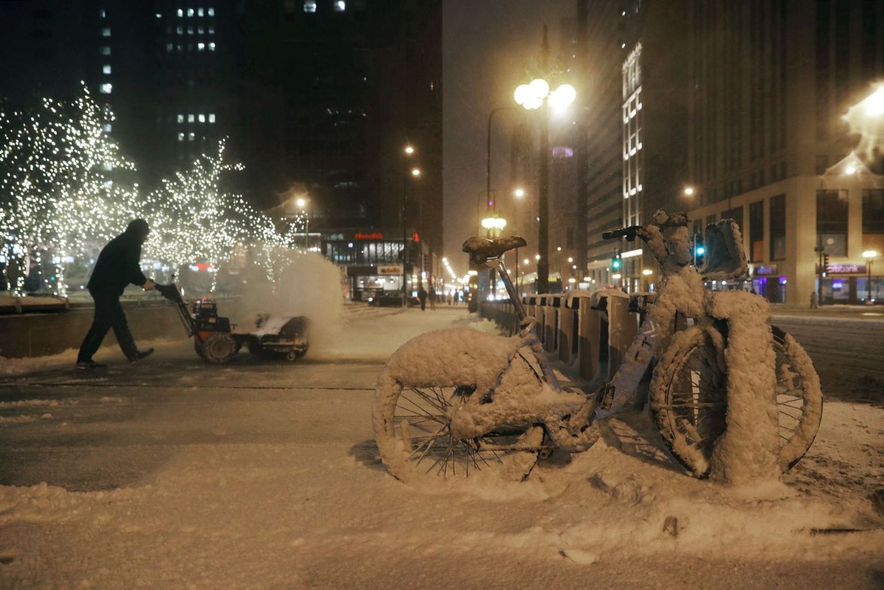 Winter storm brings heavy snow, ice to Midwest, Northeast