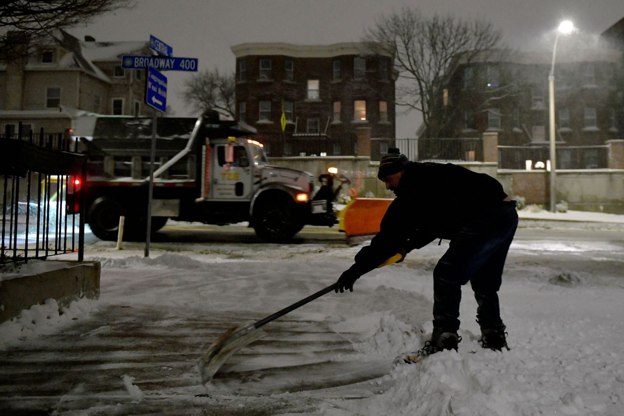 Fast and furious: Heavy snow, high winds threaten East Coast