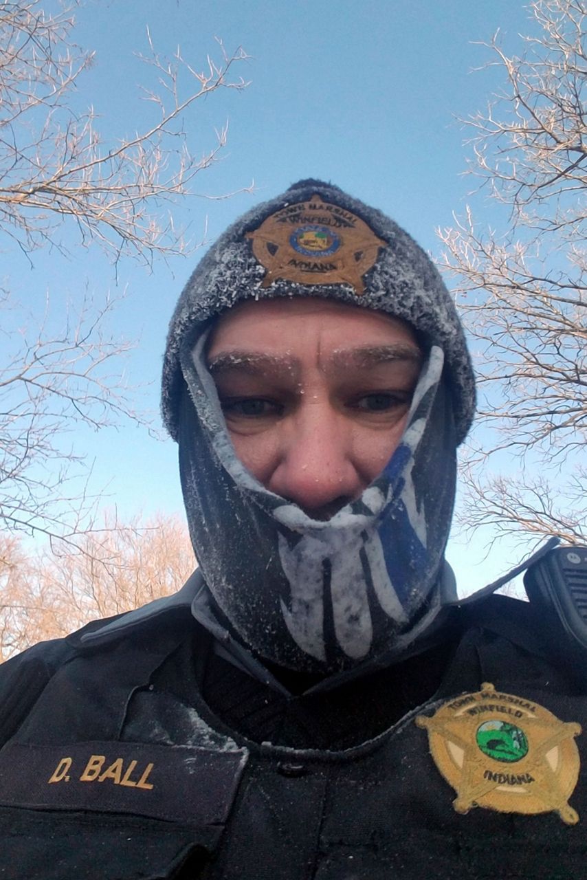 Indiana town marshal rescues horse that got stuck in tree