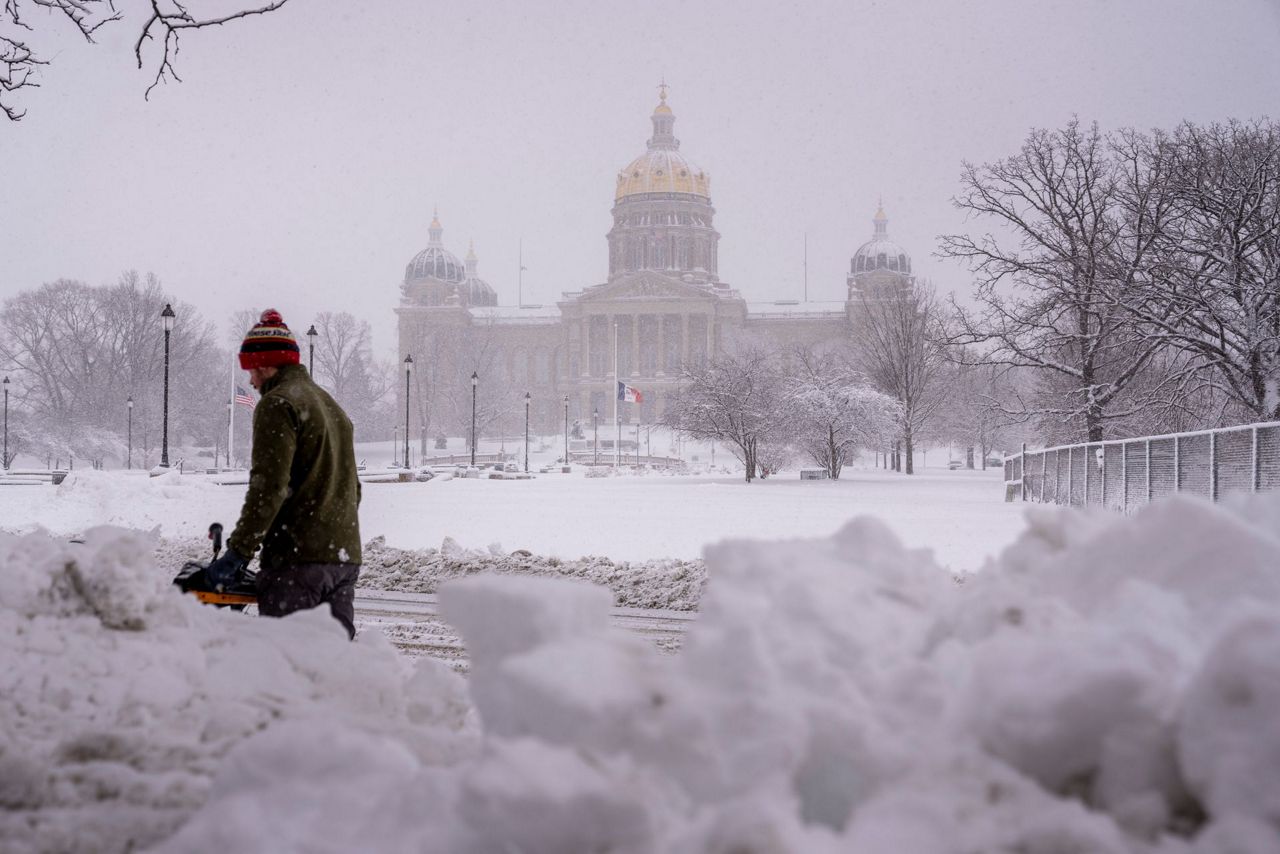Recordbreaking cold threatens to complicate Iowa's leadoff caucuses as