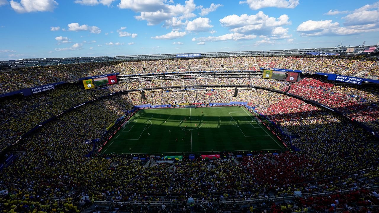 さ*く様  World  Man 1st Stadium Liv Thousands trek to MetLife for first local World Cup game
