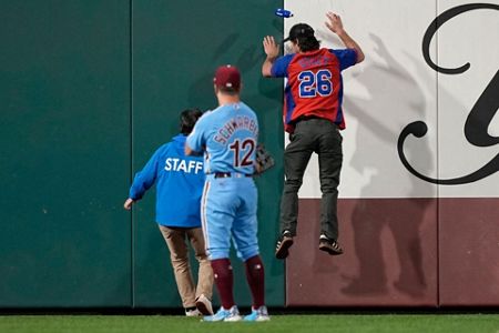 Phillies' bats go cold in crunch time in Game 5 loss