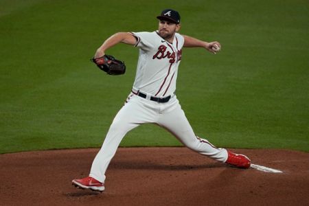 Dylan Lee pitches a scoreless 8th, 10/01/2021