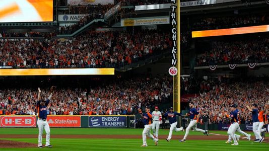 Álvarez blasts Astros to World Series title in G6 vs. Phils