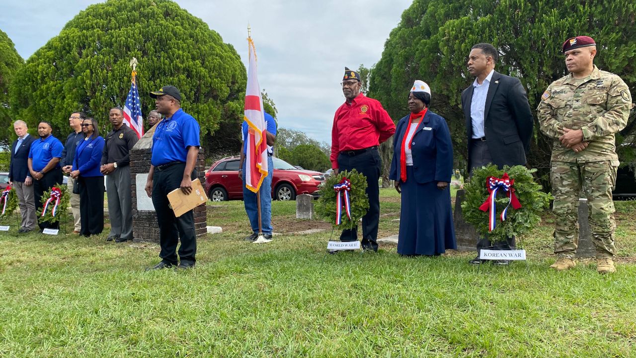Wreaths Across America honors veterans who died - Vimarsana News