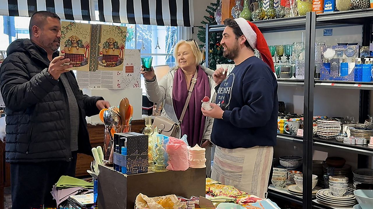 Last-minute holiday shoppers boost local businesses