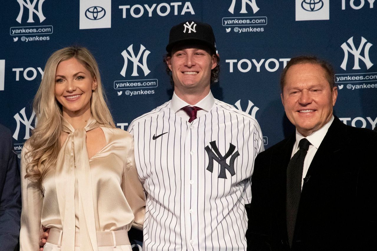 Cole, Yankees finalize record 324M, 9year contract