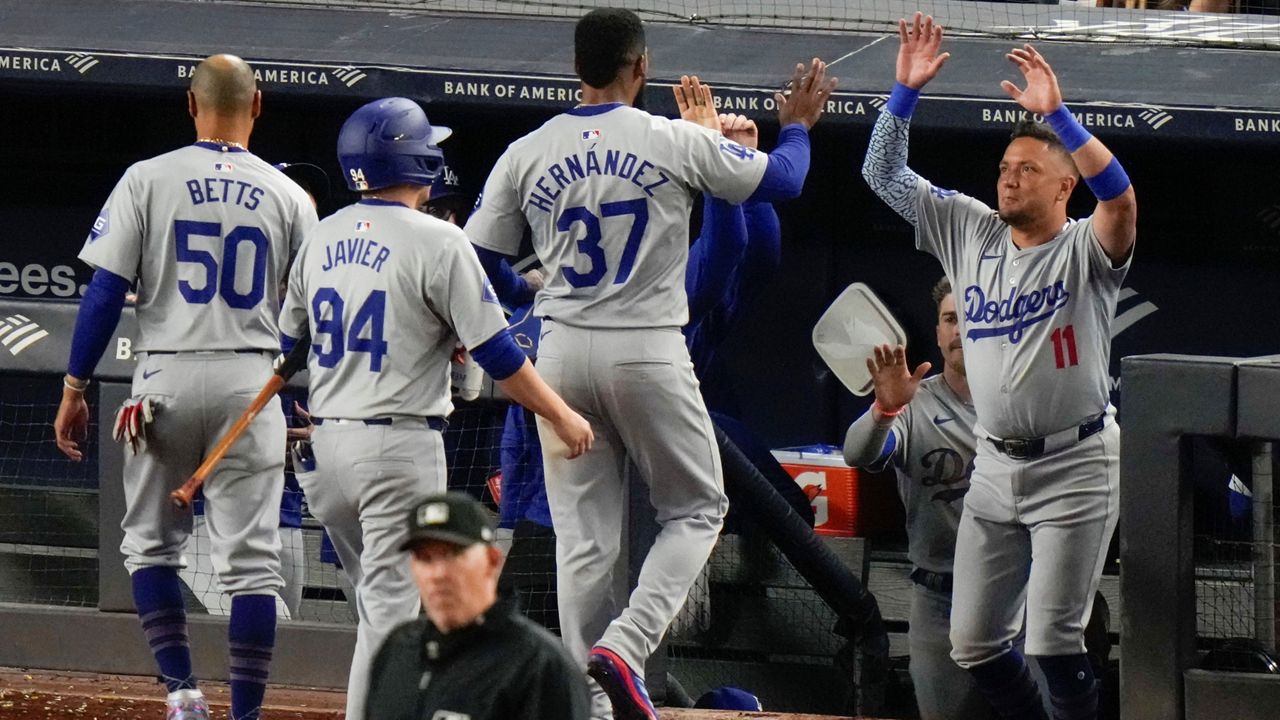 Teoscar Hernández hits 2-run double, Dodgers beat Yankees