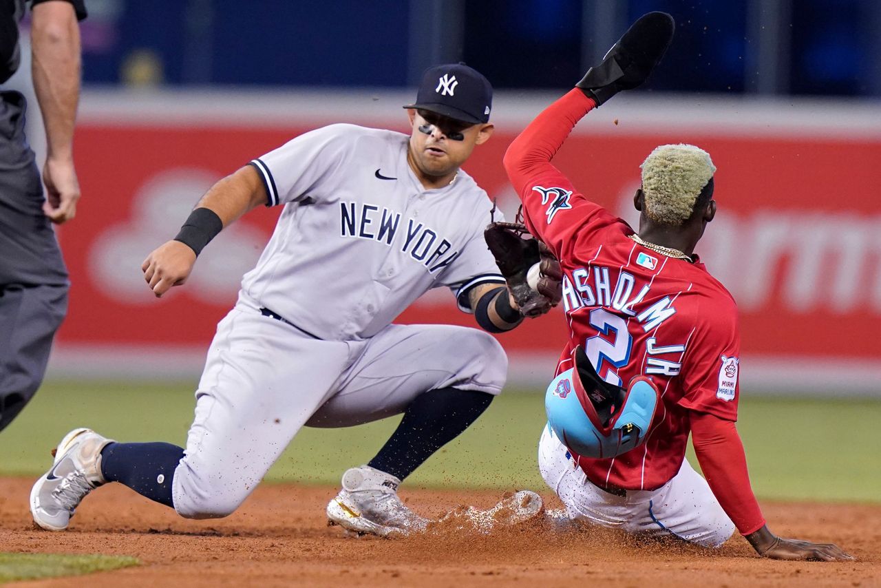 Rizzo shines again with key hit, Yankees beat Marlins 31