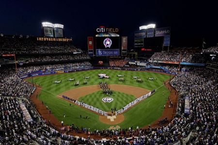 New York Jets fans honor 9/11 victims with inspirational National Anthem  rendition - FISM TV