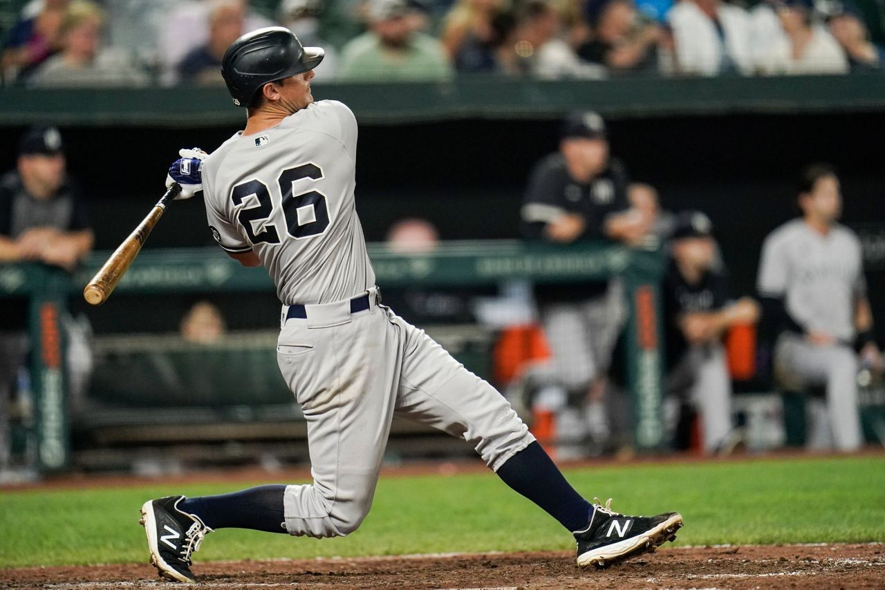 DJ LeMahieu relieved to remain with Yankees