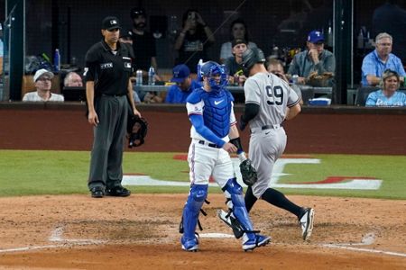 Aaron Judge shows frustration, throws helmet after another homer-less  Yankees game