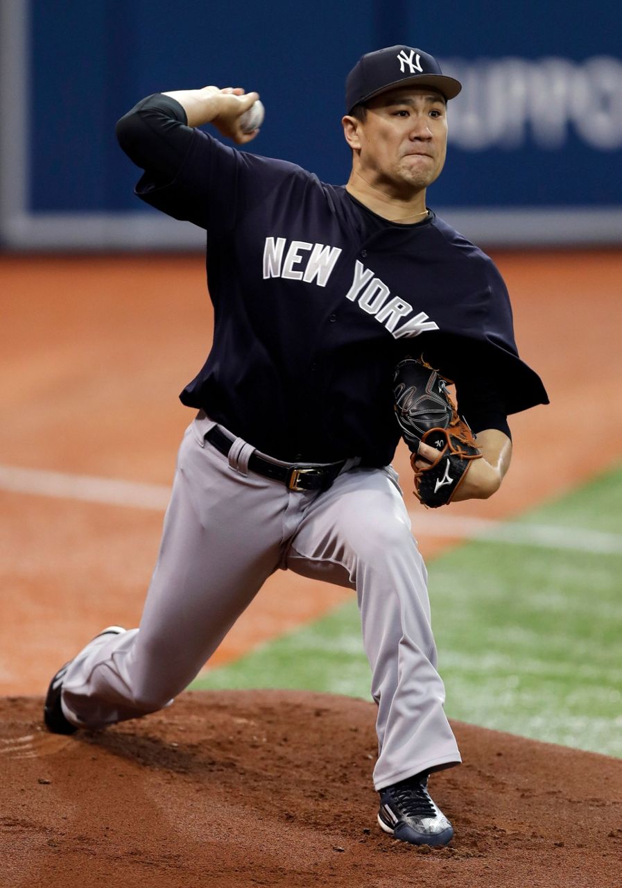Yankees' Tanaka throws 26 pitches in 1st bullpen session