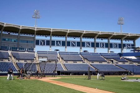 Yankees' Aaron Boone concerned about impact of Canadian COVID rules