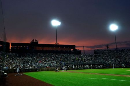 Hollywood ending as White Sox top Yankees at 'Field of Dreams' site in Iowa