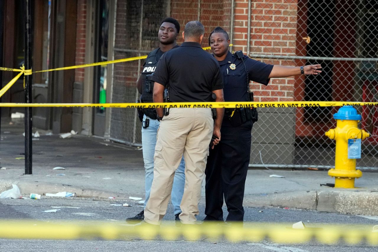 Shooting kills 2 and injures 18 victims in Florida street with hundreds