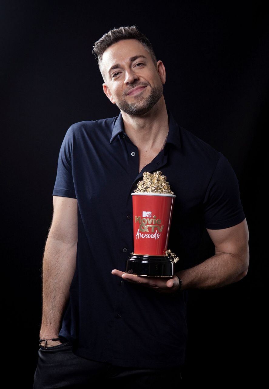 Zachary Levi Films Et Programmes Tv Zachary Levi's nerves growing before MTV Movie & TV Awards