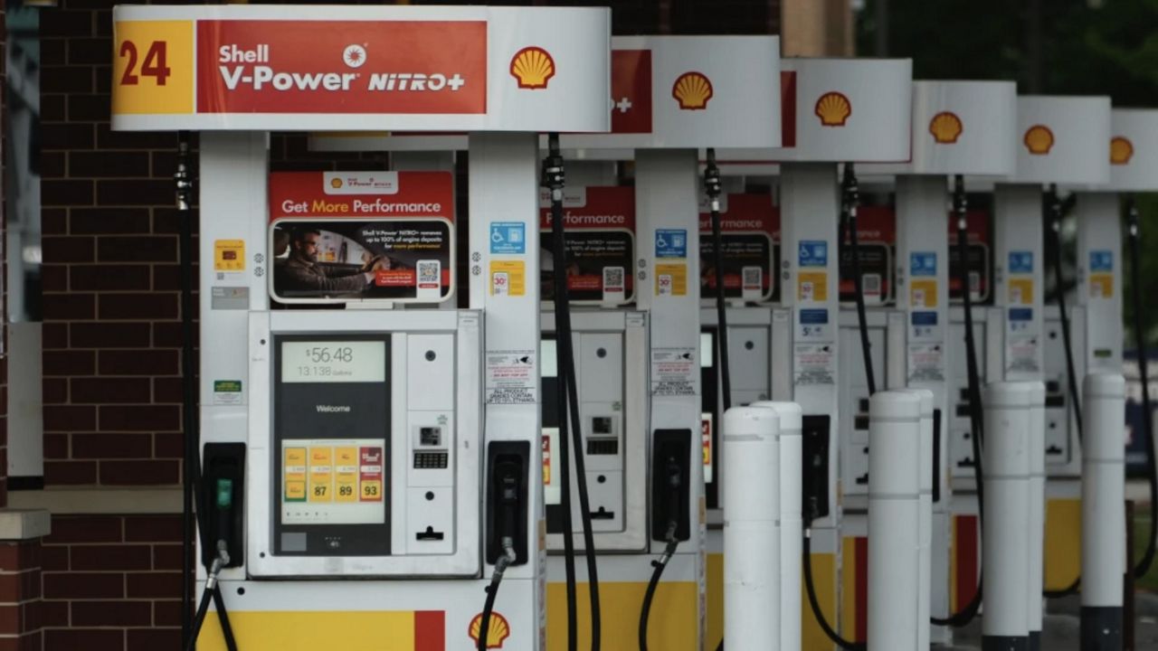 National average for gas climbs back to $4 a gallon