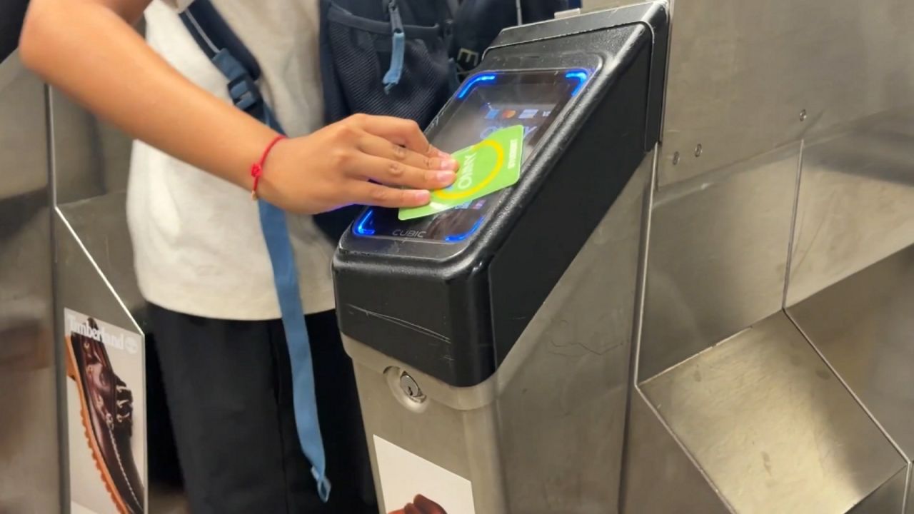 Students say they're still waiting for city, MTA to improve OMNY card