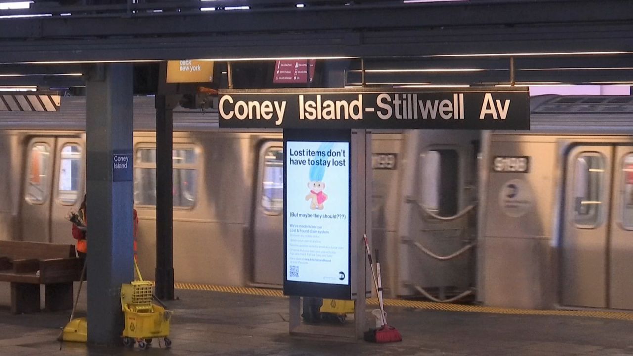 inside-look-at-how-future-mta-workers-train-for-the-rails