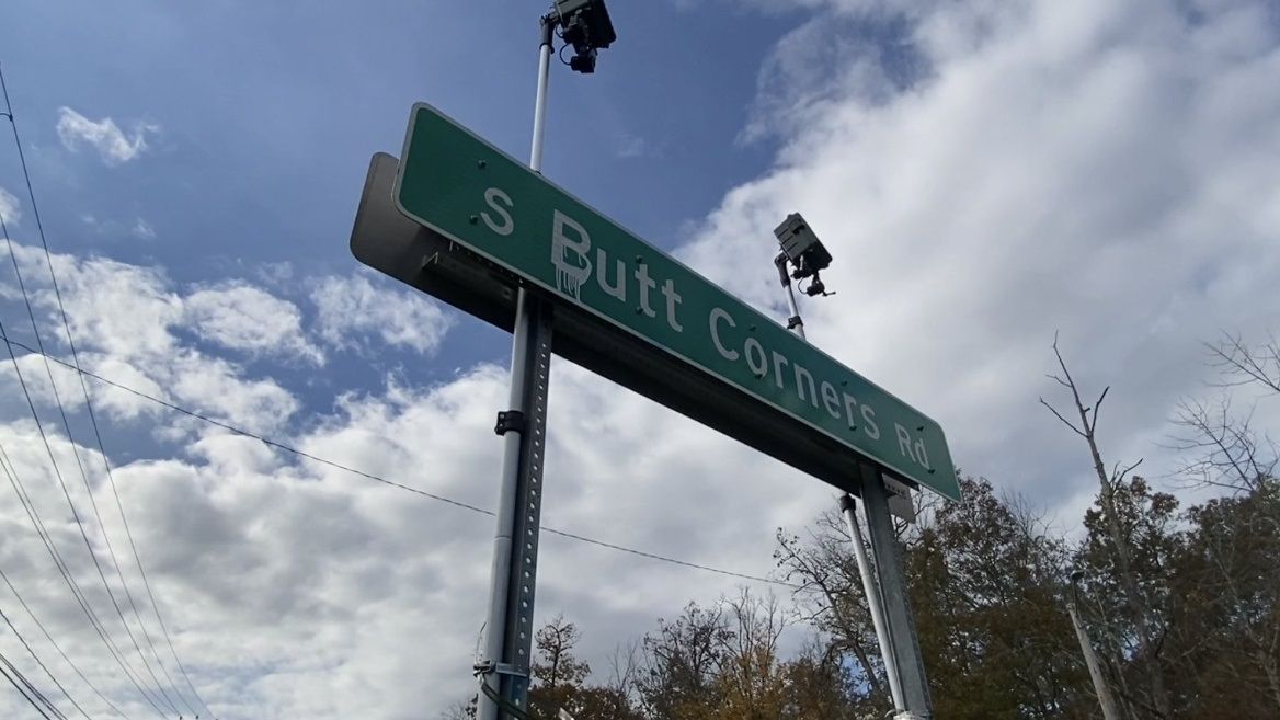 Road sign change at Putt Corners butt of jokes