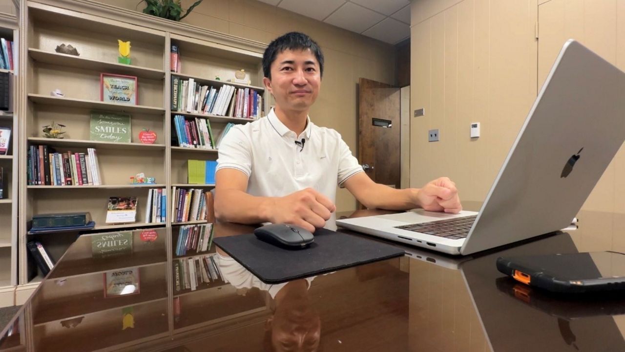Stetson assistant professor builds a digital bridge to his Chinese roots