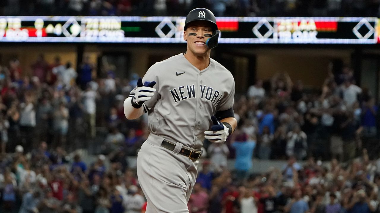 The Sporting News on X: AARON JUDGE HAS DONE IT 62 HOME RUNS IN A SINGLE  SEASON  / X