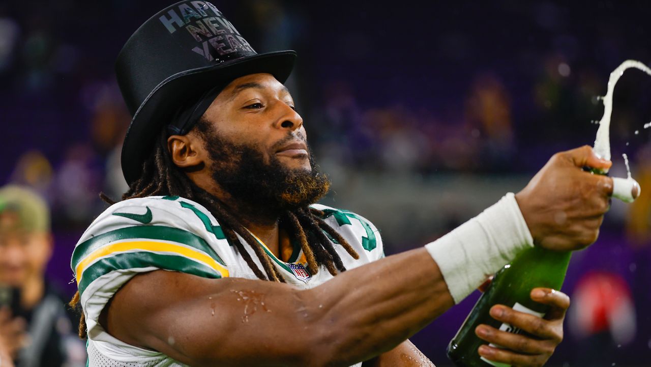 Packers take control of playoff spot as they cruise past Vikings 33-10