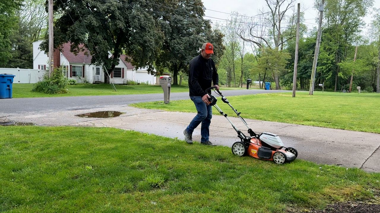 'It's a growing market:' Ohio businesses see rise in battery powered mower sales