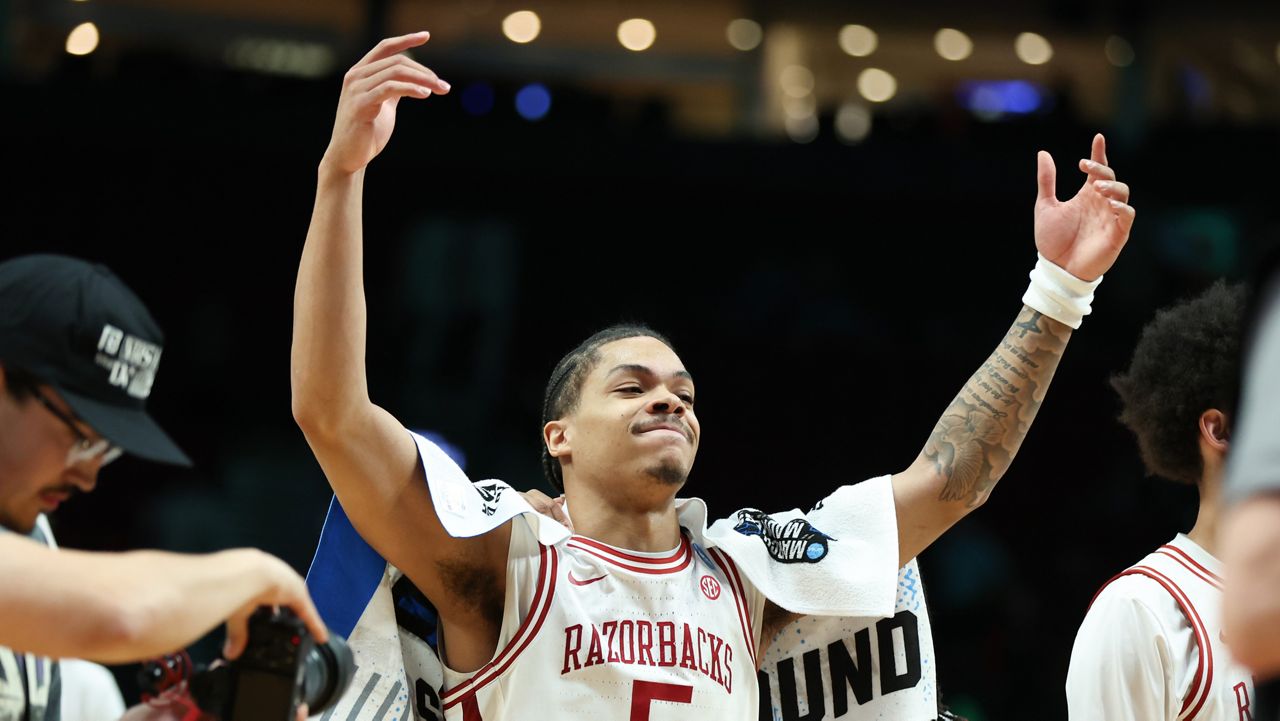 Acuff scores 36 as Arkansas holds off No. 12 seed High Point 94-88