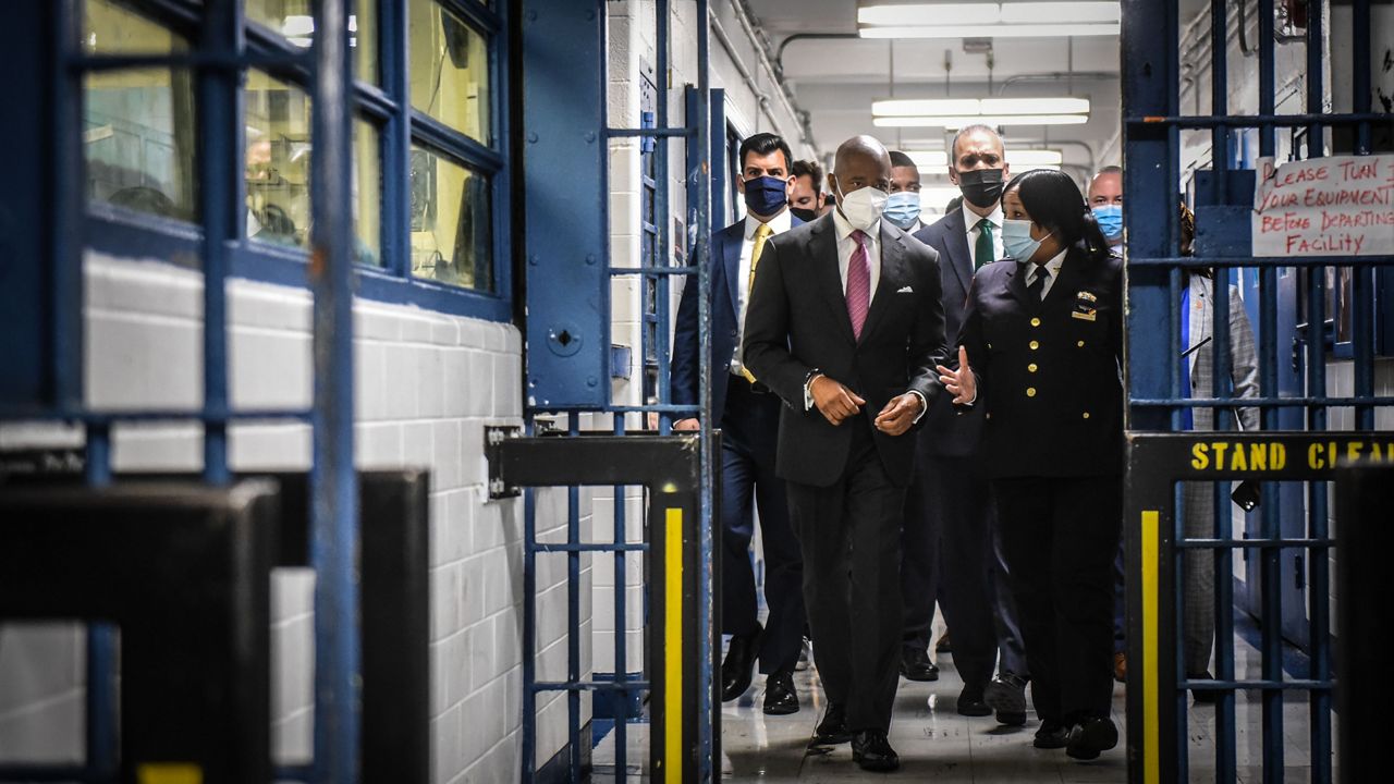 visits rikers island