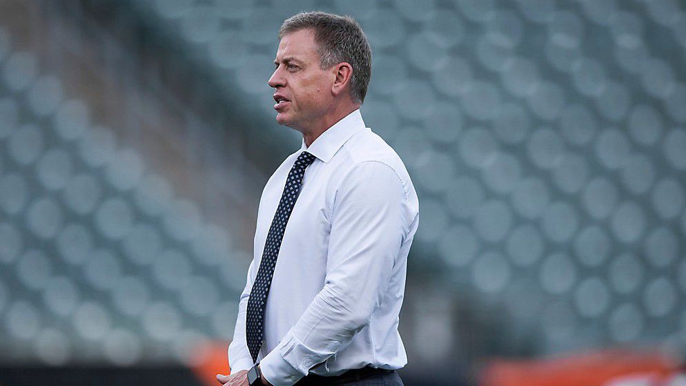 Cowboys legend Troy Aikman recounts days on the field